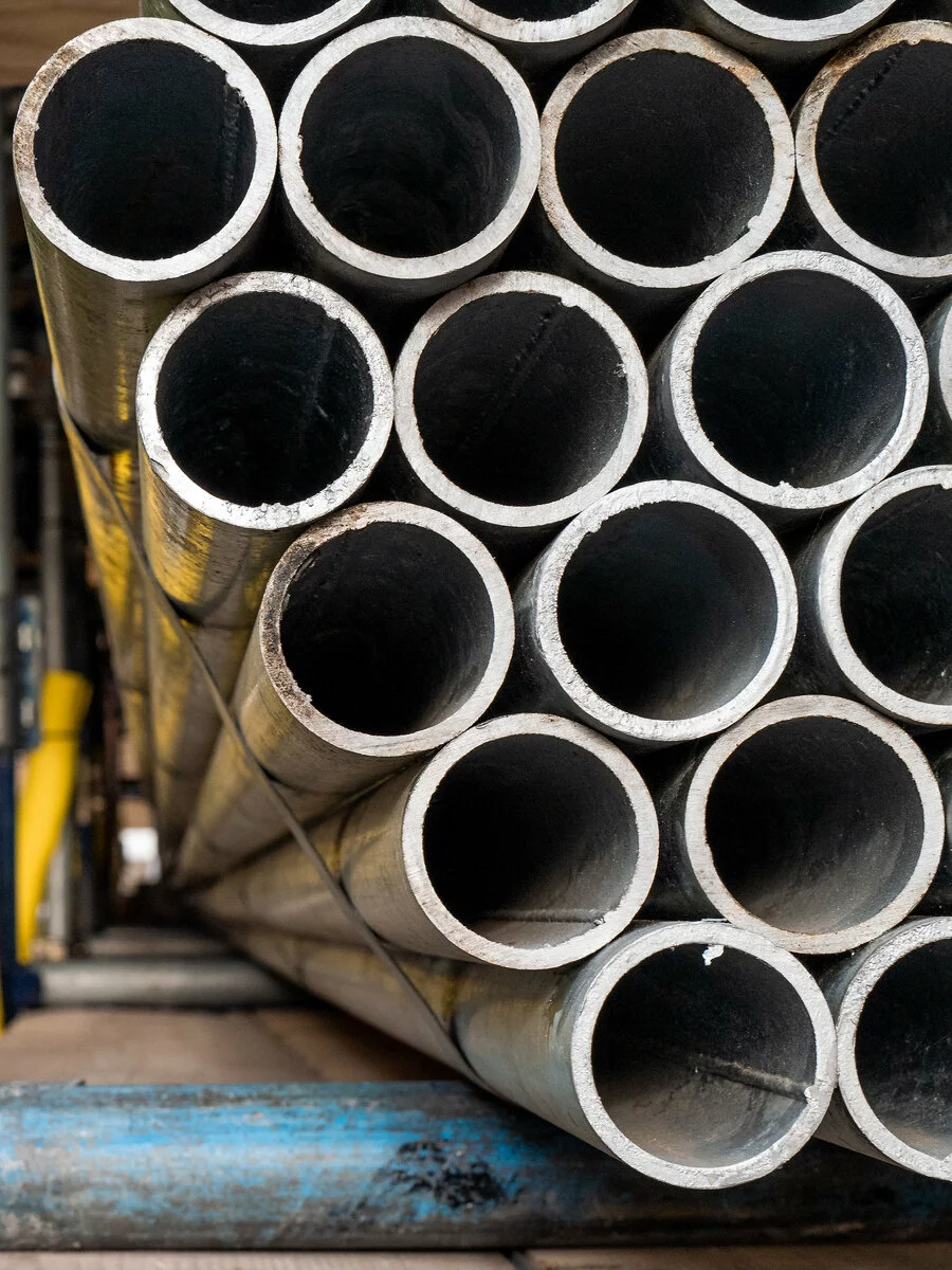steel pipes stacked on top of eachother.