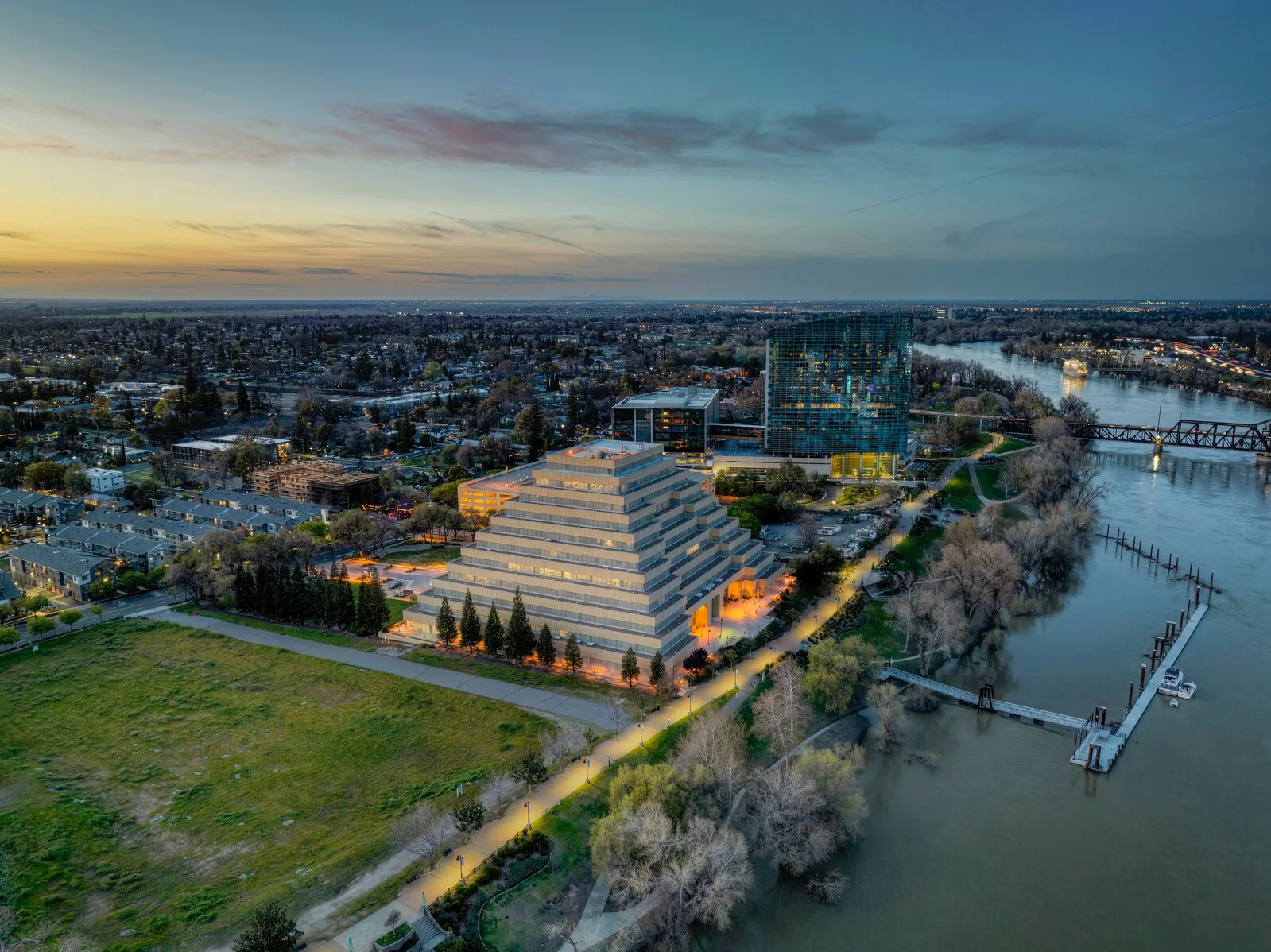 Photo of Sacramento pyramid, photo taken at dusk, pyramid adjacent to river.